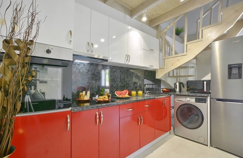 Dafnata Villa | Villa Ventus Sleeps 7 with Parking