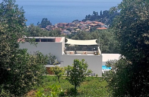 Parga Villa | Villa Westwood in Parga 2 floor, 3 bedrooms, infinity pool, parking, privacy