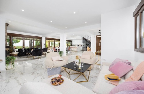 Potamos Villa | Villa Wild Willow - Six Bedroom Villa, Sleeps 16
