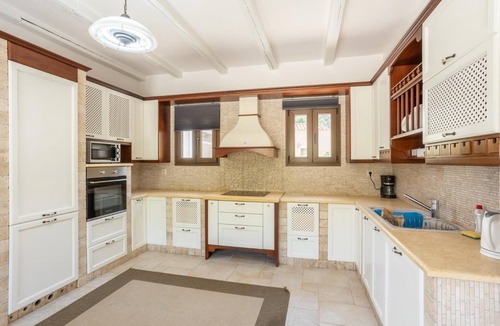 Peroulion Villa | Villa Zacharenia - Three Bedroom Villa, Sleeps 7