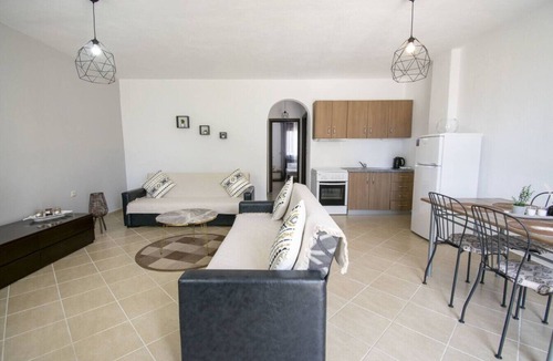 Flogita Apartment | Violeta Apartment by RentalsPro