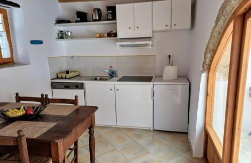 Kaliviani Apartment | Violetta Kaliviani room 1
