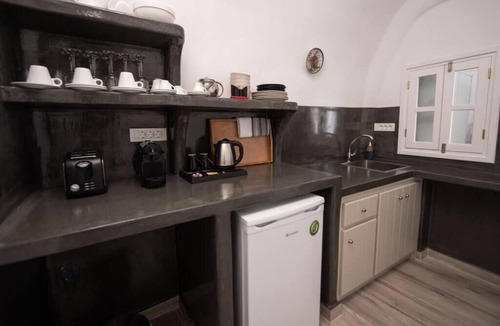 Oia Apartment | Vivid Caves 2 Bedroom Cavehouse