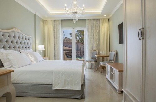 Nidri House | VK Luxury Suites - Private Parking - Adults Only