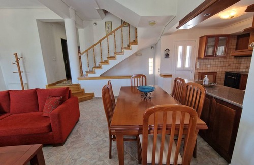 Porto Rafti House | Vollständig umschlossene und großzügig angelegte dreistöckige Ferienvilla mit f by Interhome