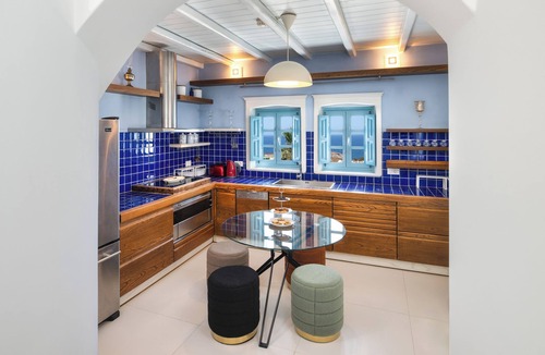 Kamari Villa | Vorias Luxury Suite by Fantasia Villas