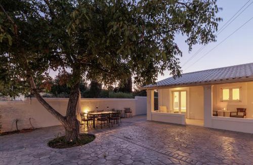Alepou Villa | Walnut House - Peaceful Private Garden