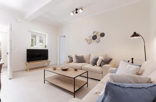 Alepou Villa | Walnut House - Peaceful Private Garden
