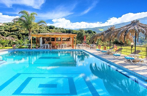 Exopoli Apartment | Welcome Apts laid just 1600m away from the longest sandy beach of northern Crete and the touristic Georgioupolis Town, offering great views to the Cretan Sea and the White Mountains. Welcome Apts is ideal for couples, families, a group of families or a g