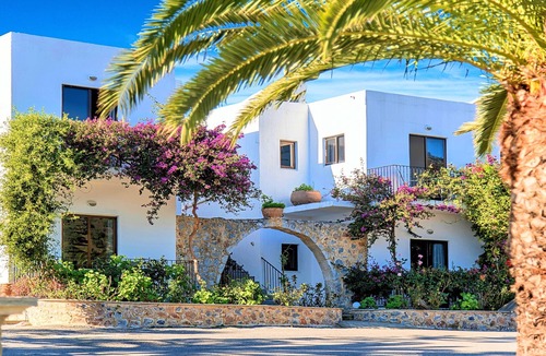 Exopoli Apartment | Welcome Apts laid just 1600m away from the longest sandy beach of northern Crete and the touristic Georgioupolis Town, offering great views to the Cretan Sea and the White Mountains. Welcome Apts is ideal for couples, families, a group of families or a g