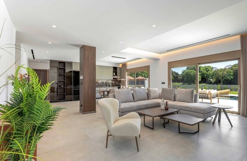 Asgourou Villa | Welcome to Ruby Paradise, a luxurious villa nestled in thearea of Sgourou.