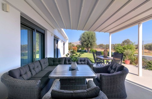 Archangelos Villa | Welcome to Villa Galini, a contemporary Villa comprising 3 spacious bedrooms.