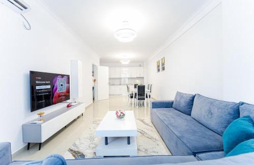 Kamez Apartment | White Apartment