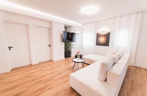 Khalandrion Apartment | White harmony, 2 bedroom apartment