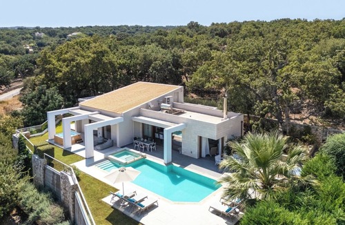 Prines Villa | White Oak Tree Villa