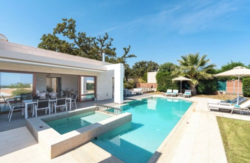 Prines Villa | White Oak Tree Villa