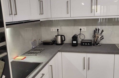 Kinosargous Apartment | ​Whole Floor 6-Guest Apt· 180m Metro & Acropolis