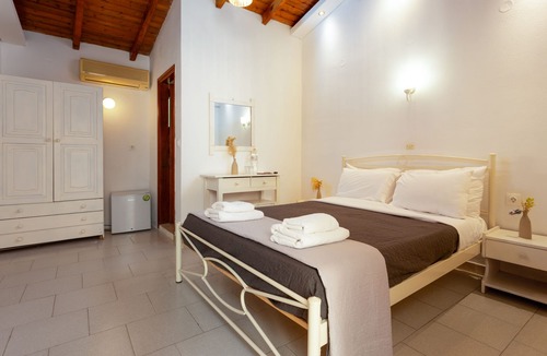 Ipsos Hotel | Wilde Rose Hotel