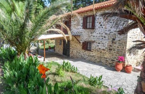 Aristotelis Villa | Wonderful stone house infront of the sea.