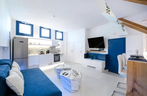 Monolithos House | Yang Villa in Monolithos Beach, next to Fira, close to airport