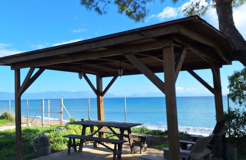 Pylos-Nestoras Apartment | Year-round Beachfront Bliss at Memi Beach, Koroni