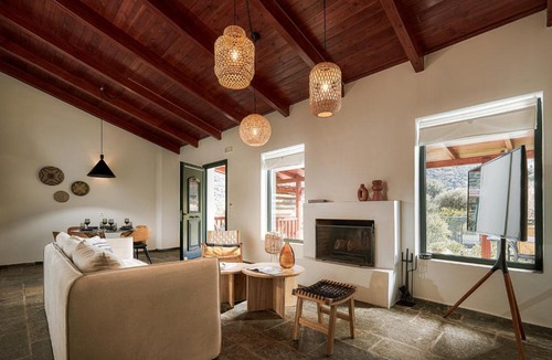 Palaiokastro Apartment | Yiamas Seaside Cottage in Paliokastro near Heraklion City