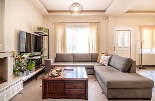 Mouzaki House | Zamor Family Villa 1 by Villa Mana Gers