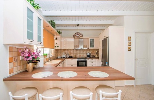 Laganas House | Zante Sunny Villa I – Free Heated Pool, Jacuzzi & Fitness Corner. Pets Welcome!