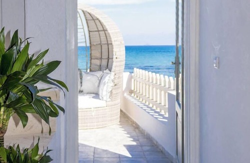 Kokkini Chani Apartment | Zen Beachfront Apartment