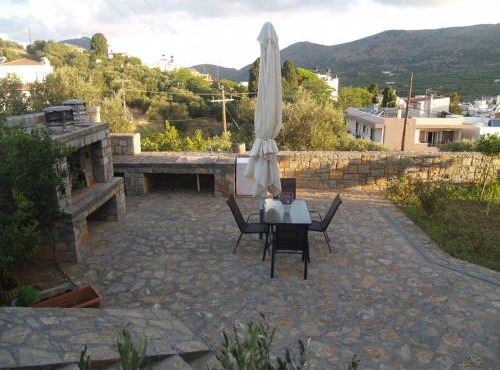 ΒΙΛΑ ΧΡΥΣΟΥΛΑ in Neápolis