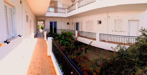 Ενοικιαζόμενα Δωμάτια Γεωργία Σταμούλου in Rovies