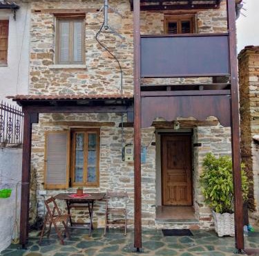 Ξενώνας Το Πέτρινο 2 in Keramídhion
