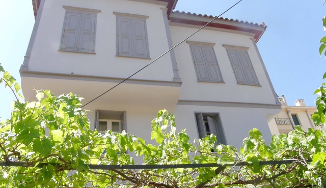 Παραδοσιακός πύργος, χτισμένος το 1827. in ΜΥΤΙΛΗΝΗ