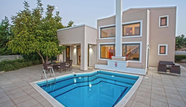 10 Guests Luxury Villa with pool & bbq facilities in Rethymno