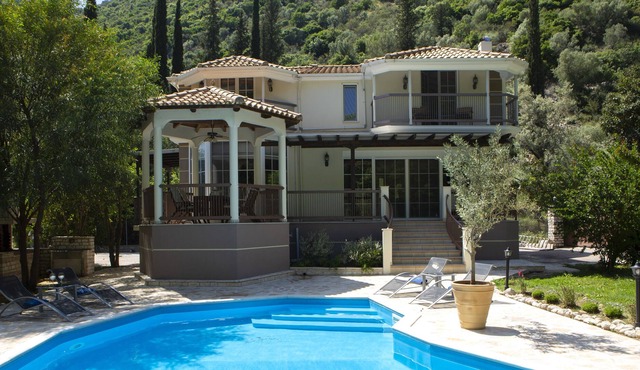 -10%:Secluded Family Villa Luxury private Hideaway with private pool