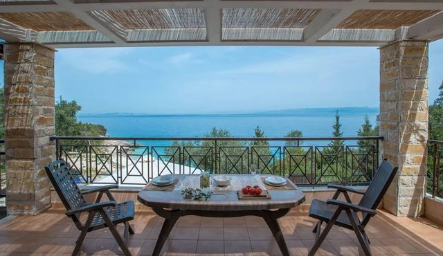 2 Bedroom Suite Sea View with Jetted Tub