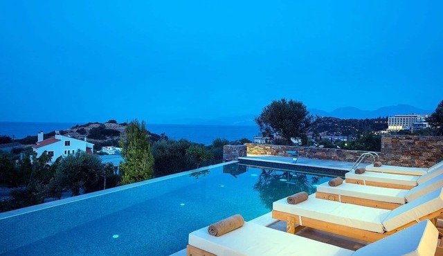 3 bedroom villa close to a sandy beach in Agios Nikolaos