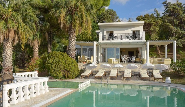 3 bedroom villa with pool and sea views