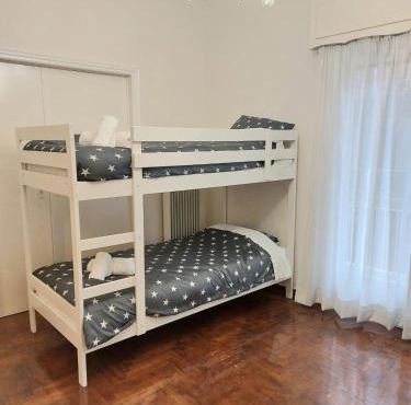 3beds in prv room 5' from metro in Athens