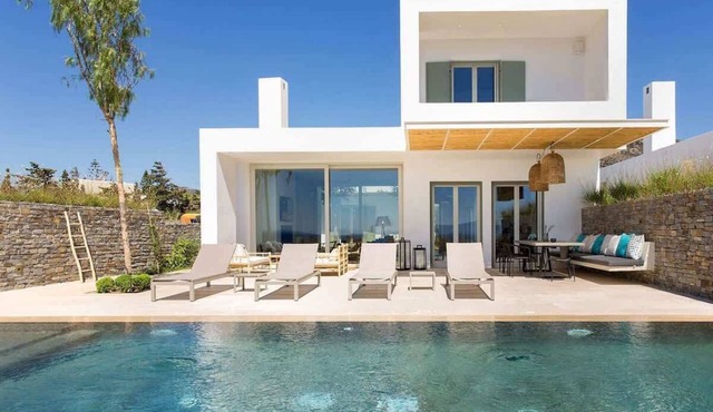 4BR Pool Villa Walk to Beach in Paros