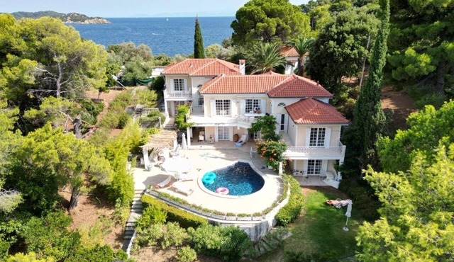 8-Bed Sea View Villa with Pool, Steps to Kanapitsa Beach in Kanapitsa