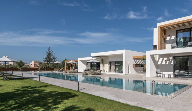 8 Bedroom Villa - heated pool - Wedding/Retreat events