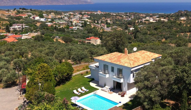 A beautiful 5bedroom villa, in a tranquil location with sea view, close to beach