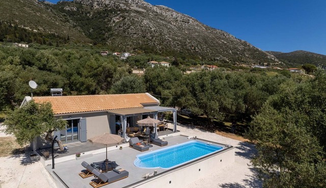 A beautiful country house surrounded by olive trees. in Valerianos