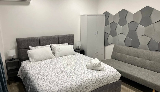 Academy’s Blue Apartment by Athens Urban Retreat in Athina
