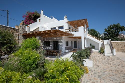 Acres Luxe, First Floor Haven & Ground Floor Retreat in Ano Mera