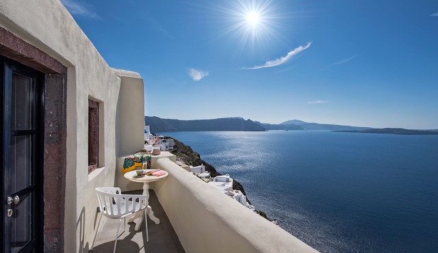 Aerie beautiful house, heart of Oia's traditional settlement, Caldera view