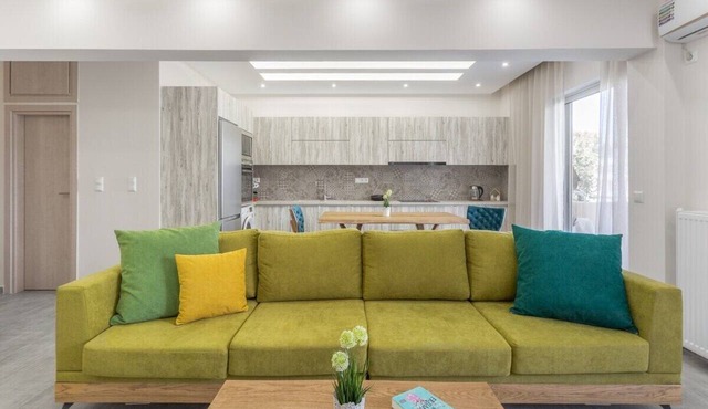 Afroditi Suite - Spacious apt, central & safe!