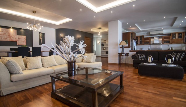 Akrata's Elegant Luxury Suite