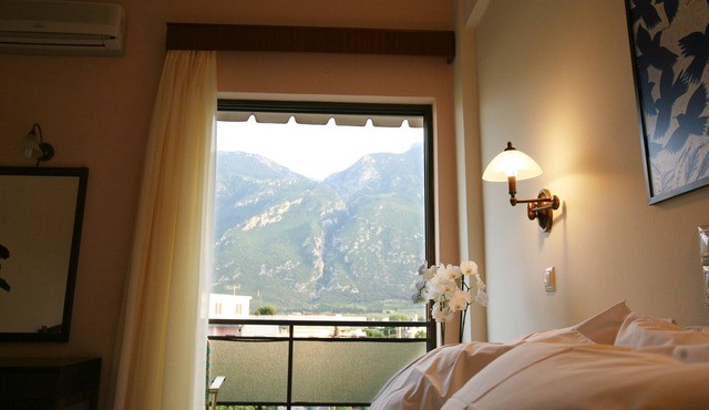 Alexakis Hotel & Spa